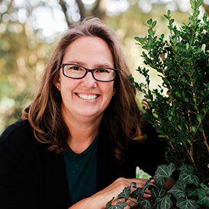 An author photo of Ivy Beck